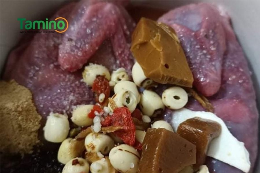 Cách dùng cao ngựa hầm gà giúp tăng cân